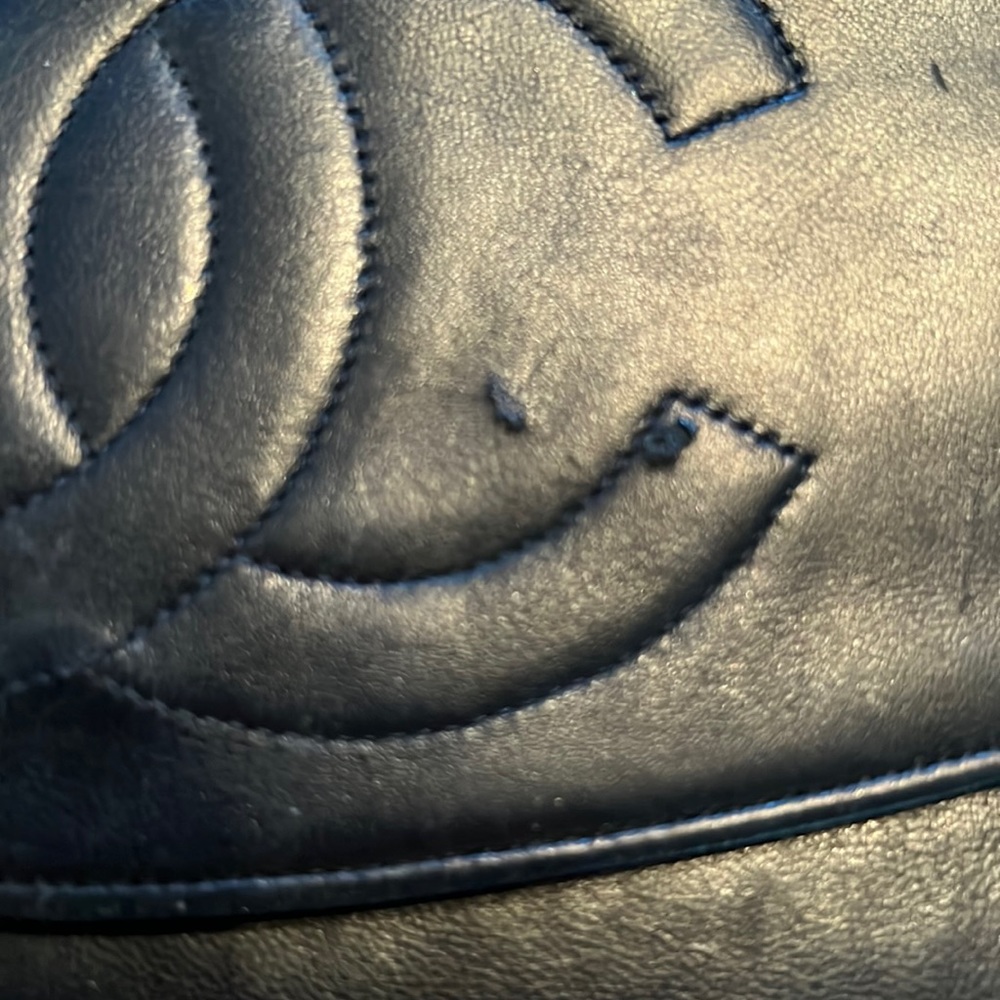 Chanel Caviar WOC vintage lambskin crossbody purse with gold chain. - Picture 6 of 14